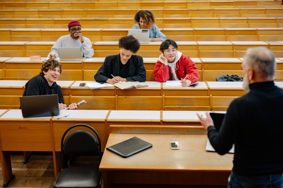 本科课堂：大学讲座现场